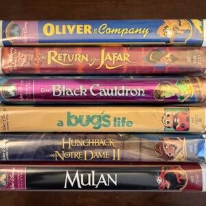Like New Lot of 6 Disney Classic VHS Tapes in Original Clamshell Case